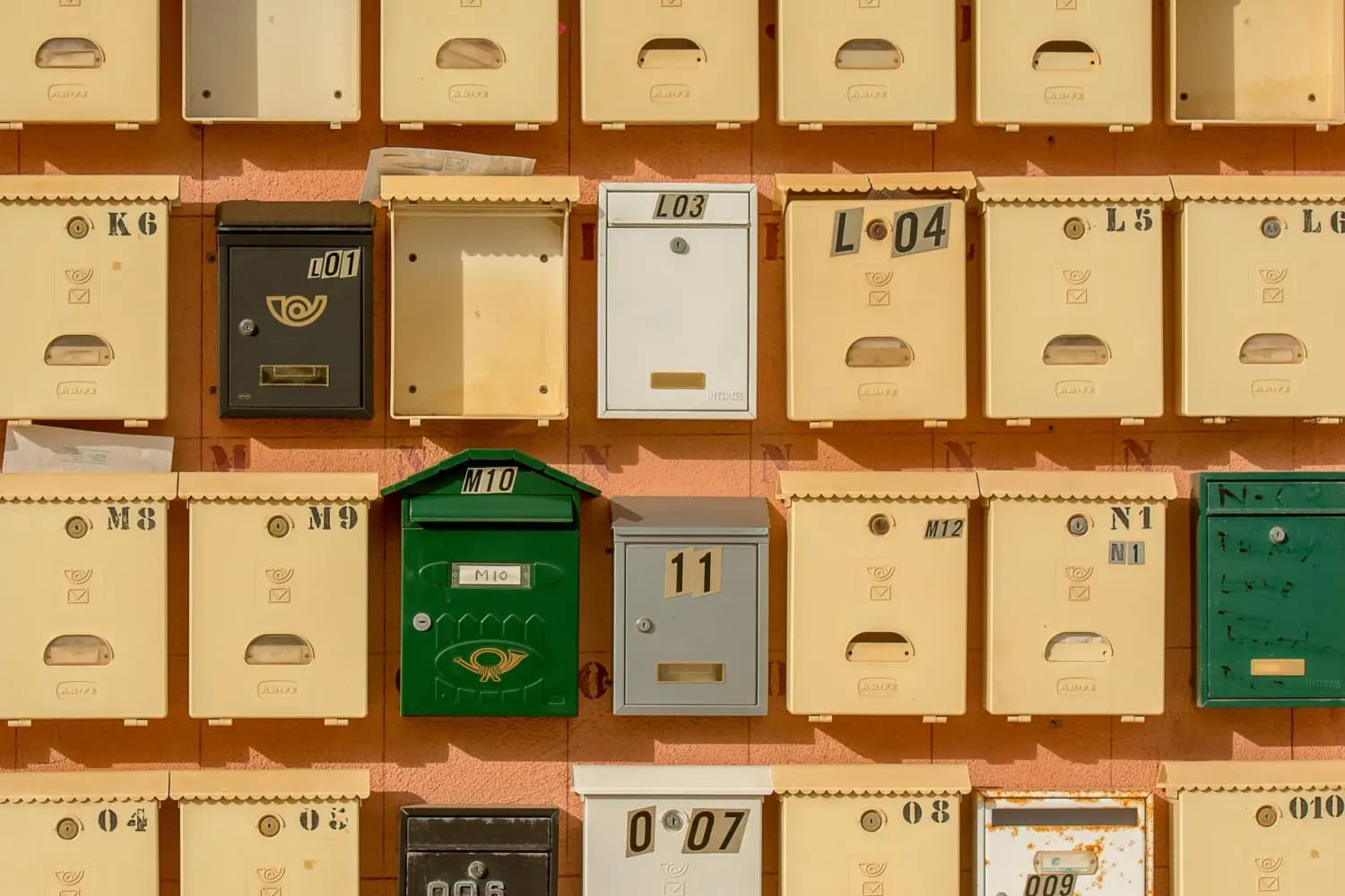 Free Temporary Email vs Traditional Email: Which Is Right For You?