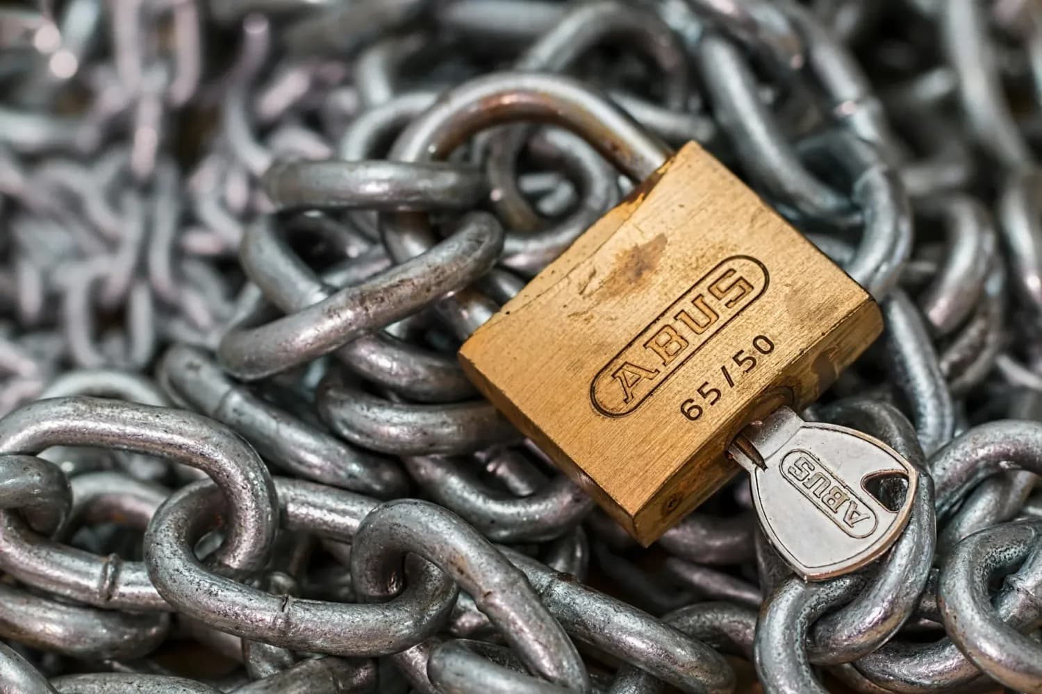 How Temporary Email Protects Your Privacy Data